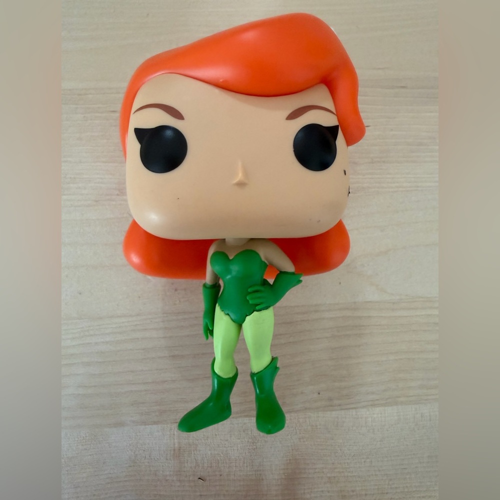Funko Pop DC Poison Ivy Vinyl Figure Red Hair Green Outfit Batman Villain